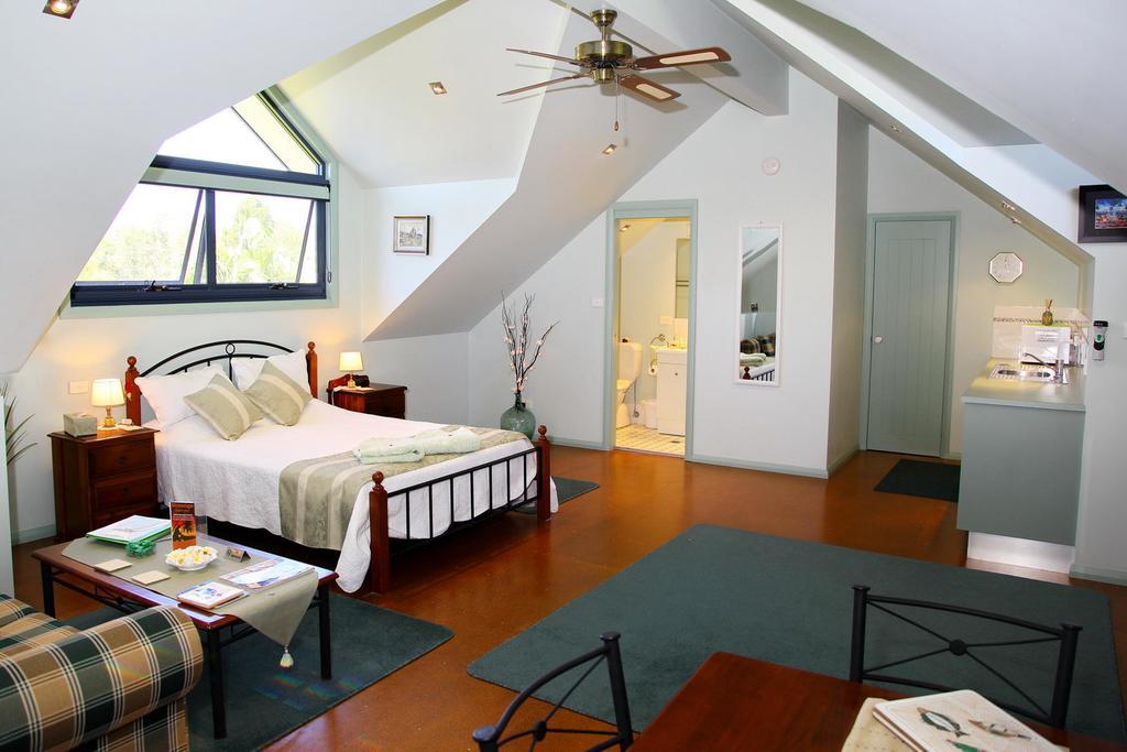 Salamander Bay Bed And Breakfast Exterior photo